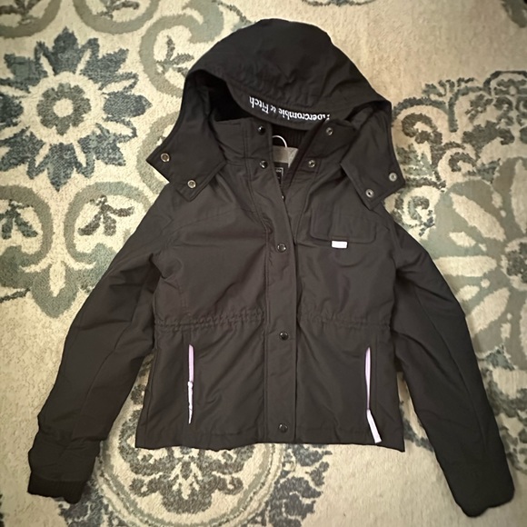 NWOT Abercrombie and Fitch Water and Wind Resistant Winter Jacket XS - Picture 2 of 12